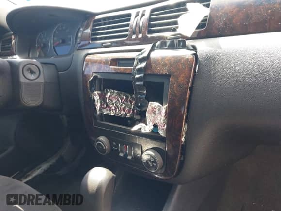 2016 Chevrolet Impala LT с VIN 2G1WB5E34G1119083, выставлен на аукционе IAAI как лот 43243743 с пробегом 204 004 миль миль и . История ставок и продаж доступна на DreamBid. Изображение 19.