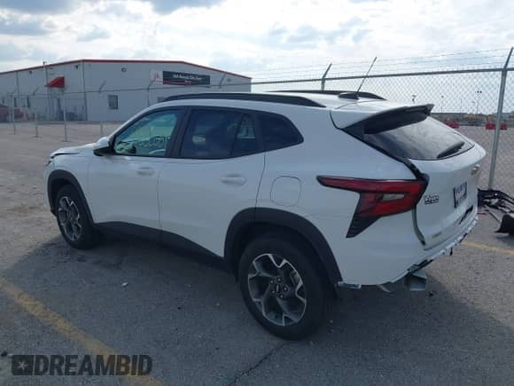 2024 Chevrolet Trax LT с VIN KL77LHE2XRC052694, выставлен на аукционе IAAI как лот 43335351 с пробегом 10 911 миль миль и . История ставок и продаж доступна на DreamBid. Изображение 3.