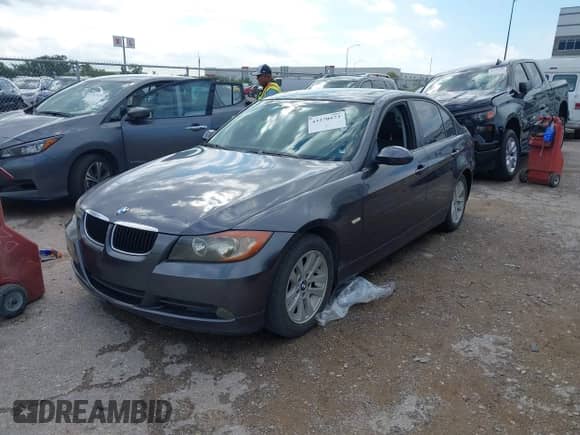 2007 BMW 3 Series 328i z VIN WBAVA33597PV66474, wystawiony jako IAAI lot #43270573 z przebiegiem 125 820 mil mil oraz . Historia ofert i sprzedaży dostępna na DreamBid. Obrazek 2.