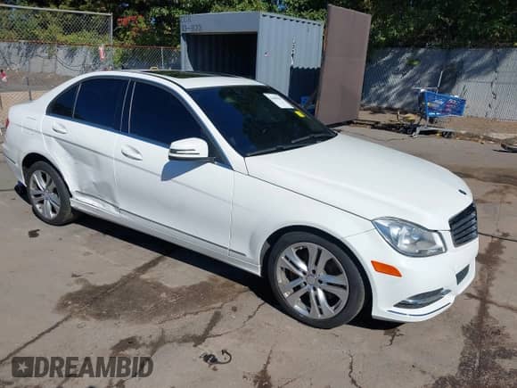 2013 Mercedes-Benz C 300 Sport с VIN WDDGF8AB5DR299259, выставлен на аукционе IAAI как лот 43406105 с пробегом 175 495 миль миль и . История ставок и продаж доступна на DreamBid. Изображение 1.
