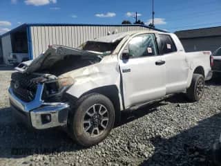 2019 Toyota Tundra SR5 с VIN 5TFUW5F15KX858913, выставлен на аукционе Copart как лот 70197865 с пробегом Не указан миль и Списание • Salvage title. История ставок и продаж доступна на DreamBid. Изображение 1.