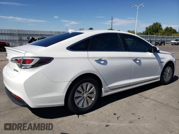 2016 Hyundai Sonata SE with VIN KMHE24L13GA014289, listed as a Copart auction lot 71982114 with 61,599 mi miles and Clean title. Bid and sale history available at DreamBid. Image 3.