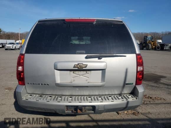 2011 Chevrolet Suburban LS with VIN 1GNSKHE39BR266160, listed as a Copart auction lot 46368555 with 230,458 mi miles and Clean title. Bid and sale history available at DreamBid. Image 6.