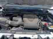 2018 Toyota Tacoma SR5 z VIN 3TMBZ5DN7JM014834, wystawiony jako IAAI lot #43321395 z przebiegiem 121 407 mil mil oraz . Historia ofert i sprzedaży dostępna na DreamBid. Obrazek 10.