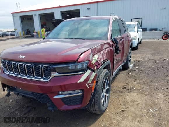 2024 Jeep Grand Cherokee Limited with VIN 1C4RJHBG0RC194599, listed as a IAAI auction lot 42964147 with 14,721 mi miles and . Bid and sale history available at DreamBid. Image 17.