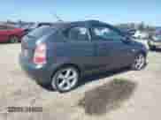 2008 Hyundai Accent SE z VIN KMHCN36C38U087622, wystawiony jako Copart lot #84217995 z przebiegiem 222 658 mil mil oraz Czysty tytuł • Clean title. Historia ofert i sprzedaży dostępna na DreamBid. Obrazek 3.