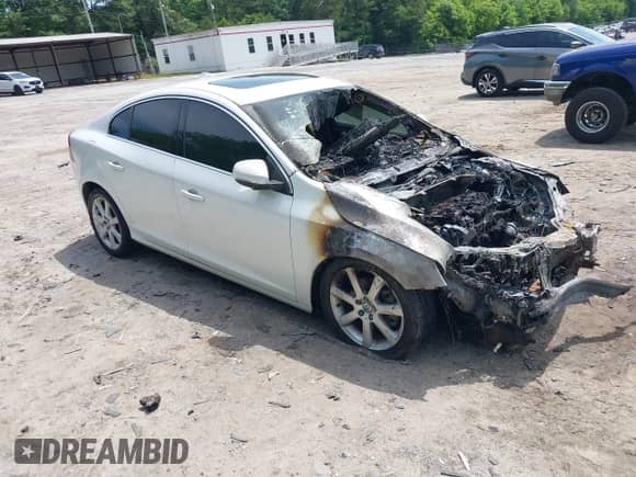 2016 Volvo S60 T5 Drive-E Premier z VIN YV126MFK0G2390792, wystawiony jako IAAI lot #42287142 z przebiegiem Nie podano mil oraz . Historia ofert i sprzedaży dostępna na DreamBid. Obrazek 1.