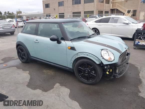 2013 MINI Hardtop z VIN WMWSU3C58DT547721, wystawiony jako IAAI lot #43348658 z przebiegiem 56 121 mil mil oraz . Historia ofert i sprzedaży dostępna na DreamBid. Obrazek 1.