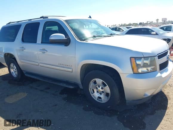 2010 Chevrolet Suburban LT z VIN 1GNUCJE04AR251342, wystawiony jako IAAI lot #42851505 z przebiegiem 243 731 mil mil oraz . Historia ofert i sprzedaży dostępna na DreamBid. Obrazek 1.