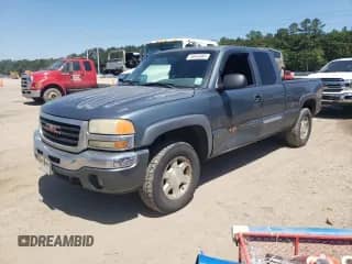 2006 GMC Sierra 1500 SLE1 z VIN 2GTEK19B261278552, wystawiony jako Copart lot #56952085 z przebiegiem 314 082 mil mil oraz Czysty tytuł • Clean title. Historia ofert i sprzedaży dostępna na DreamBid. Obrazek 1.