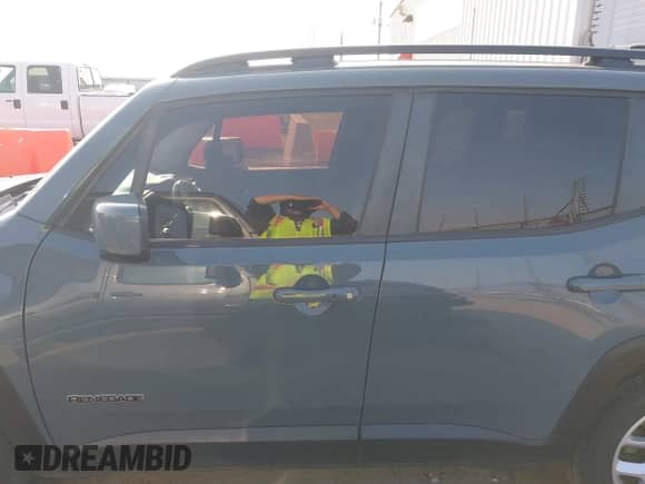 2017 Jeep Renegade Latitude z VIN ZACCJABB3HPE72746, wystawiony jako IAAI lot #42374718 z przebiegiem 92 272 mil mil oraz . Historia ofert i sprzedaży dostępna na DreamBid. Obrazek 14.