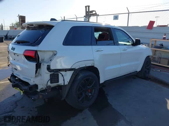 2017 Jeep Grand Cherokee SRT z VIN 1C4RJFDJ7HC600227, wystawiony jako IAAI lot #41390600 z przebiegiem 96 841 mil mil oraz . Historia ofert i sprzedaży dostępna na DreamBid. Obrazek 4.