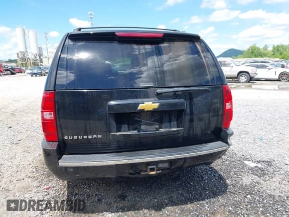 2013 Chevrolet Suburban LTZ z VIN 1GNSKKE7XDR267921, wystawiony jako IAAI lot #42192231 z przebiegiem 243 600 mil mil oraz . Historia ofert i sprzedaży dostępna na DreamBid. Obrazek 16.
