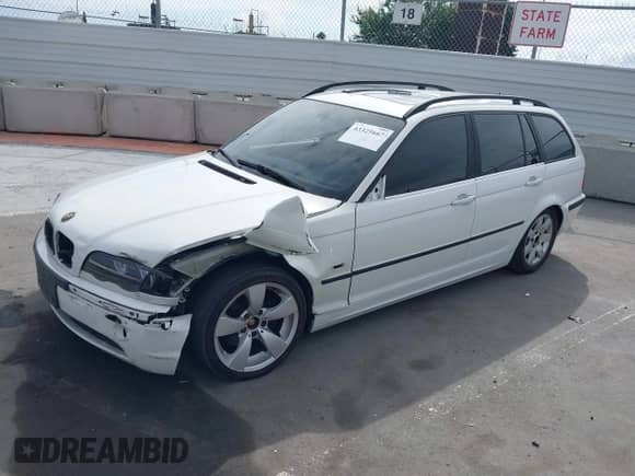 2004 BMW 3 Series 325i с VIN WBAEN33414PC12863, выставлен на аукционе IAAI как лот 43325667 с пробегом 101 779 миль миль и . История ставок и продаж доступна на DreamBid. Изображение 2.