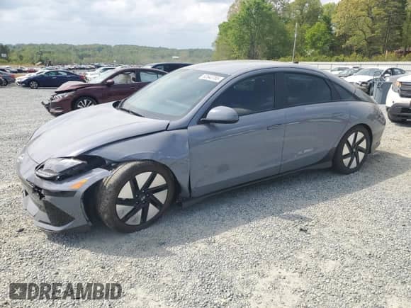 2024 Hyundai Ioniq 6 SE с VIN KMHM24AC0RA061542, выставлен на аукционе Copart как лот 52643765 с пробегом 776 миль миль и Списание • Salvage title. История ставок и продаж доступна на DreamBid. Изображение 1.