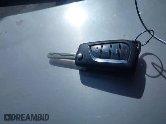 2020 Toyota Camry LE z VIN 4T1C11AK2LU880546, wystawiony jako IAAI lot #43158555 z przebiegiem 276 695 mil mil oraz . Historia ofert i sprzedaży dostępna na DreamBid. Obrazek 11.