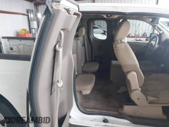 2013 Nissan Frontier S z VIN 1N6BD0CTXDN753740, wystawiony jako IAAI lot #43366165 z przebiegiem 226 841 mil mil oraz . Historia ofert i sprzedaży dostępna na DreamBid. Obrazek 8.