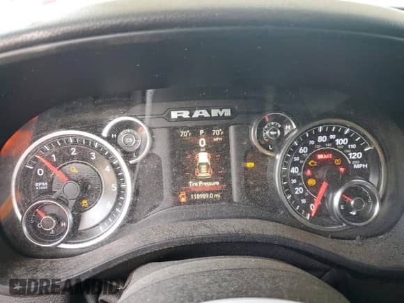 2019 Ram 1500 Big Horn z VIN 1C6RREFT8KN814177, wystawiony jako Copart lot #89845405 z przebiegiem 118 989 mil mil oraz Czysty tytuł • Clean title. Historia ofert i sprzedaży dostępna na DreamBid. Obrazek 9.