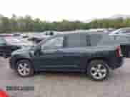 2015 Jeep Compass Latitude z VIN 1C4NJDEB1FD324581, wystawiony jako IAAI lot #43299306 z przebiegiem 97 094 mil mil oraz . Historia ofert i sprzedaży dostępna na DreamBid. Obrazek 15.