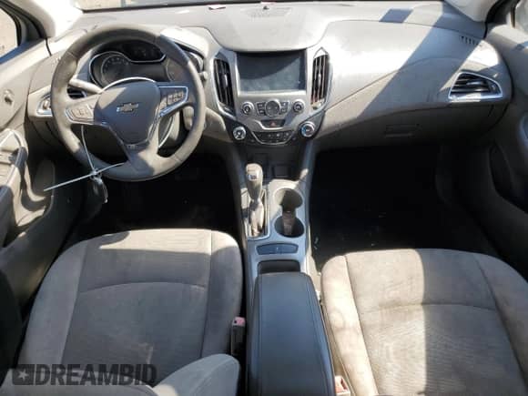 2017 Chevrolet Cruze LT z VIN 3G1BE6SM1HS511159, wystawiony jako Copart lot #80675245 z przebiegiem 133 728 mil mil oraz Szkoda całkowita • Salvage title. Historia ofert i sprzedaży dostępna na DreamBid. Obrazek 8.