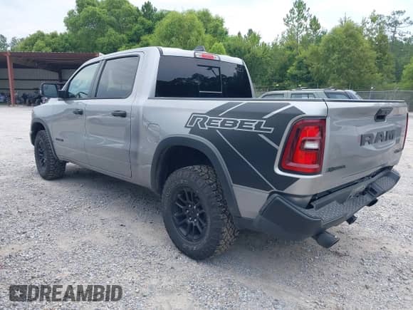 2025 Ram 1500 Rebel z VIN 1C6SRFLP3SN574597, wystawiony jako IAAI lot #42865040 z przebiegiem 35 346 mil mil oraz . Historia ofert i sprzedaży dostępna na DreamBid. Obrazek 3.