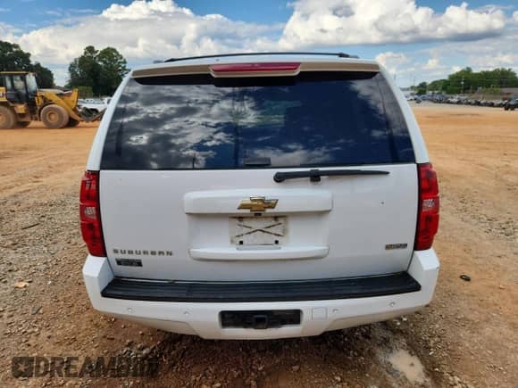 2008 Chevrolet Suburban LTZ with VIN 3GNFC16058G150599, listed as a Copart auction lot 84634985 with 240,831 mi miles and Salvage title. Bid and sale history available at DreamBid. Image 6.