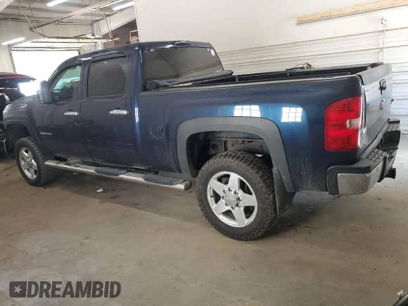 2011 Chevrolet Silverado 2500HD LTZ z VIN 1GC1KYC89BF140398, wystawiony jako Copart lot #62072845 z przebiegiem 205 918 mil mil oraz Szkoda całkowita • Salvage title. Historia ofert i sprzedaży dostępna na DreamBid. Obrazek 2.