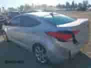 2013 Hyundai Elantra GLS z VIN KMHDH4AE8DU750834, wystawiony jako IAAI lot #43459340 z przebiegiem 143 905 mil mil oraz . Historia ofert i sprzedaży dostępna na DreamBid. Obrazek 3.