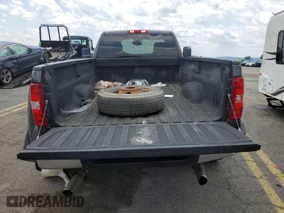 2010 Chevrolet Silverado 3500 z VIN 1GC6K0BG7AF120956, wystawiony jako Copart lot #61783245 z przebiegiem 170 228 mil mil oraz Szkoda całkowita • Salvage title. Historia ofert i sprzedaży dostępna na DreamBid. Obrazek 10.