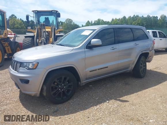 2018 Jeep Grand Cherokee Laredo E с VIN 1C4RJEAG3JC344533, выставлен на аукционе IAAI как лот 43160589 с пробегом 105 169 миль миль и . История ставок и продаж доступна на DreamBid. Изображение 17.