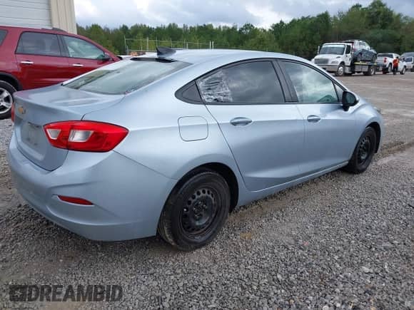 2017 Chevrolet Cruze LS с VIN 1G1BC5SM1H7173874, выставлен на аукционе IAAI как лот 43356793 с пробегом 201 099 миль миль и . История ставок и продаж доступна на DreamBid. Изображение 4.