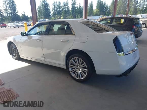 2013 Chrysler 300 C with VIN 2C3CCAET4DH504862, listed as a IAAI auction lot 42403456 with 77,468 mi miles and . Bid and sale history available at DreamBid. Image 3.