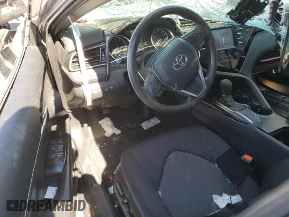 2020 Toyota Camry LE z VIN 4T1C11AK9LU979252, wystawiony jako Copart lot #82116635 z przebiegiem 69 969 mil mil oraz Szkoda całkowita • Salvage title. Historia ofert i sprzedaży dostępna na DreamBid. Obrazek 8.