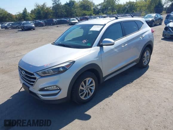 2017 Hyundai Tucson SE z VIN KM8J33A40HU412658, wystawiony jako IAAI lot #43239033 z przebiegiem 63 203 mil mil oraz . Historia ofert i sprzedaży dostępna na DreamBid. Obrazek 2.