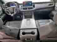 2023 Chevrolet Suburban Premier z VIN 1GNSCFKD2PR423694, wystawiony jako Copart lot #69915085 z przebiegiem 47 454 mil mil oraz Czysty tytuł • Clean title. Historia ofert i sprzedaży dostępna na DreamBid. Obrazek 8.