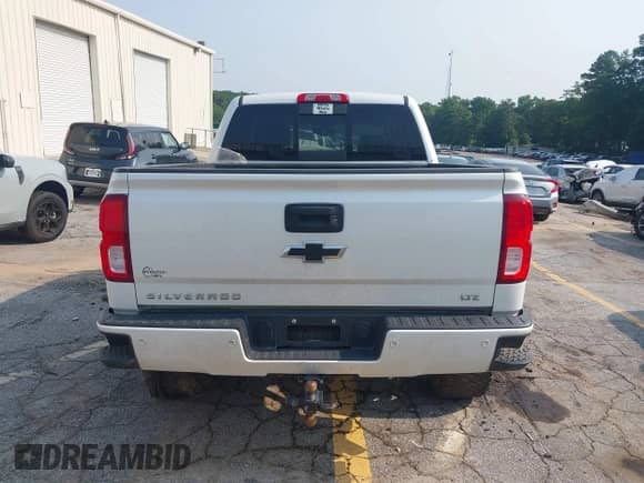 2017 Chevrolet Silverado 1500 LTZ z VIN 3GCUKSEC7HG489756, wystawiony jako IAAI lot #42365780 z przebiegiem 94 422 mil mil oraz . Historia ofert i sprzedaży dostępna na DreamBid. Obrazek 16.