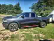 2019 Ram 1500 Rebel z VIN 1C6SRFET7KN861225, wystawiony jako Copart lot #70645325 z przebiegiem 182 620 mil mil oraz Czysty tytuł • Clean title. Historia ofert i sprzedaży dostępna na DreamBid. Obrazek 2.
