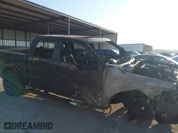 2013 Ford F-150 Lariat z VIN 1FTFW1E65DFD34720, wystawiony jako IAAI lot #43243032 z przebiegiem Nie podano mil oraz . Historia ofert i sprzedaży dostępna na DreamBid. Obrazek 6.