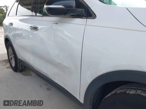 2016 Kia Sorento LX z VIN 5XYPG4A30GG048418, wystawiony jako IAAI lot #43283575 z przebiegiem 113 769 mil mil oraz . Historia ofert i sprzedaży dostępna na DreamBid. Obrazek 6.