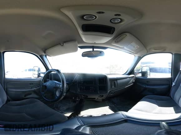 2007 Chevrolet Silverado 2500HD LS z VIN 1GCHC23U97F195897, wystawiony jako IAAI lot #43178020 z przebiegiem 221 601 mil mil oraz . Historia ofert i sprzedaży dostępna na DreamBid. Obrazek 18.