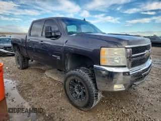 2010 Chevrolet Silverado 2500HD LT z VIN 1GC4KXB66AF133737, wystawiony jako Copart lot #84300895 z przebiegiem Nie podano mil oraz Szkoda całkowita • Salvage title. Historia ofert i sprzedaży dostępna na DreamBid. Obrazek 4.