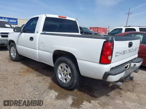 2005 Chevrolet Silverado 1500 z VIN 1GCEC14X55Z202569, wystawiony jako IAAI lot #41864801 z przebiegiem 182 567 mil mil oraz . Historia ofert i sprzedaży dostępna na DreamBid. Obrazek 3.