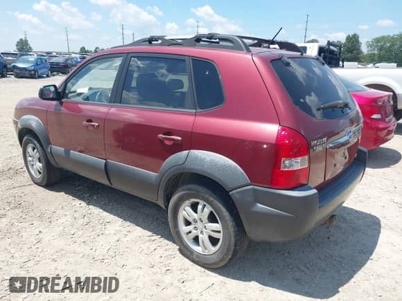 2008 Hyundai Tucson SE with VIN KM8JN72D78U758139, listed as a IAAI auction lot 42646230 with 162,990 mi miles and . Bid and sale history available at DreamBid. Image 3.