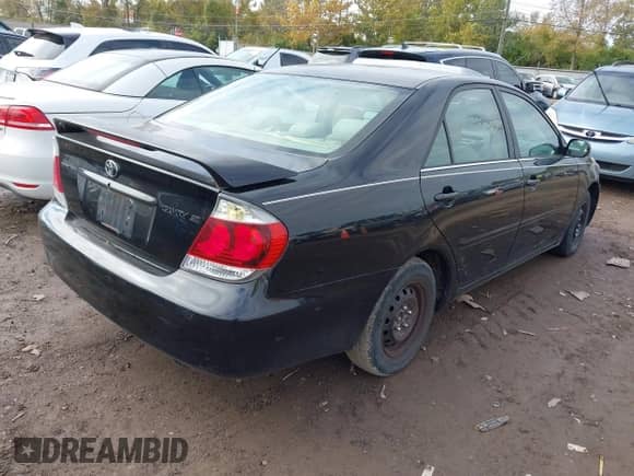 2005 Toyota Camry LE with VIN 4T1BE32K75U033180, listed as a IAAI auction lot 43569595 with 122,045 mi miles and . Bid and sale history available at DreamBid. Image 4.