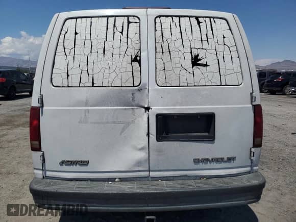 2005 Chevrolet Astro Cargo с VIN 1GCDM19X75B131787, выставлен на аукционе Copart как лот 60127835 с пробегом 186 537 миль миль и Списание • Salvage title. История ставок и продаж доступна на DreamBid. Изображение 6.