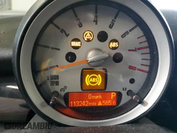 2009 MINI Hardtop S с VIN WMWMF73509TW83066, выставлен на аукционе Copart как лот 58603205 с пробегом 113 242 миль миль и Списание • Salvage title. История ставок и продаж доступна на DreamBid. Изображение 9.
