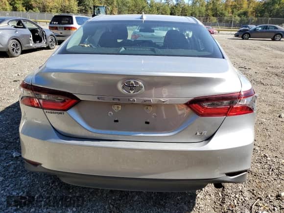 2023 Toyota Camry LE z VIN 4T1C11AK3PU797987, wystawiony jako Copart lot #87260595 z przebiegiem 28 172 mil mil oraz Szkoda całkowita • Salvage title. Historia ofert i sprzedaży dostępna na DreamBid. Obrazek 6.