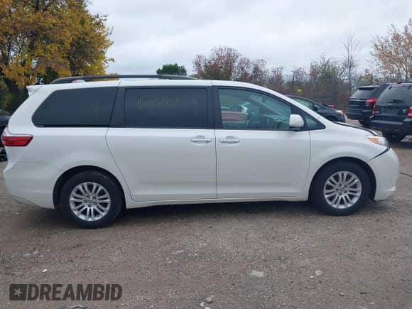 2017 Toyota Sienna XLE Auto Access Seat with VIN 5TDYZ3DCXHS894645, listed as a IAAI auction lot 43491903 with 61,344 mi miles and . Bid and sale history available at DreamBid. Image 13.