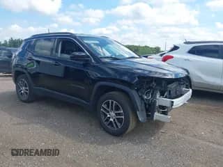 2018 Jeep Compass Latitude with VIN 3C4NJDBB6JT290998, listed as a IAAI auction lot 42982820 with 122,245 mi miles and . Bid and sale history available at DreamBid. Image 1.