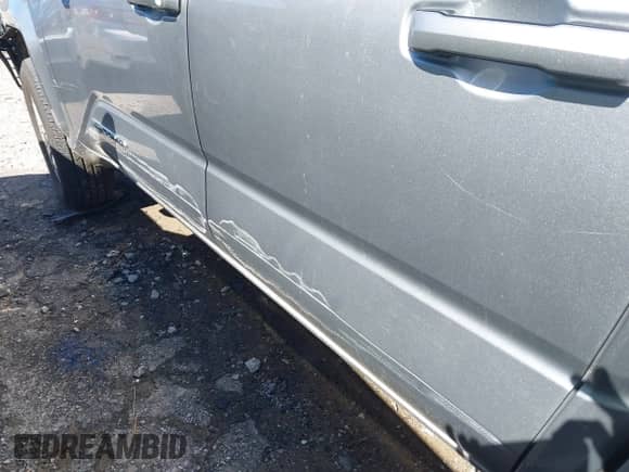 2024 Toyota Tacoma SR5 z VIN 3TMKB5FN2RM000305, wystawiony jako IAAI lot #42108145 z przebiegiem Nie podano mil oraz . Historia ofert i sprzedaży dostępna na DreamBid. Obrazek 12.